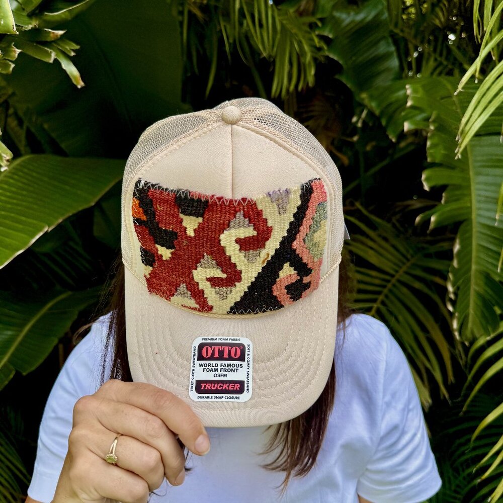 NWOT---Never Been Worn--- Orijinal Trucker Hat